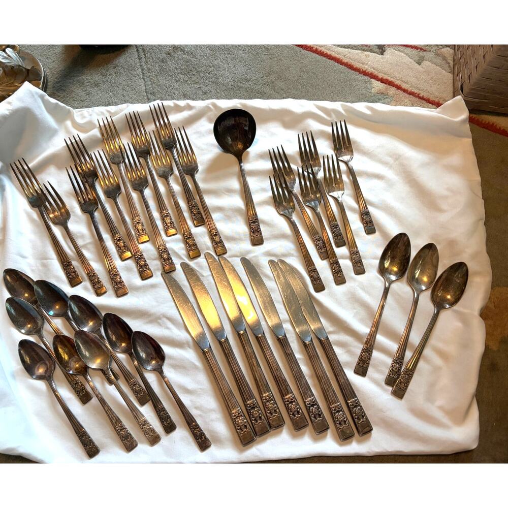Vintage Oneida USA Stainless Flatware 37 Pc Floral Grooved Set W Ladle